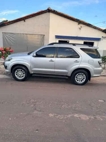 Toyota Hilux SW4 SR 4X2 2.7/ 2.7 Flex 16V Aut. 2013