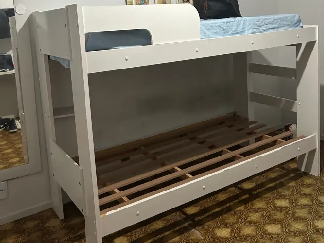 Cama beliche com 1 colchão de brinde