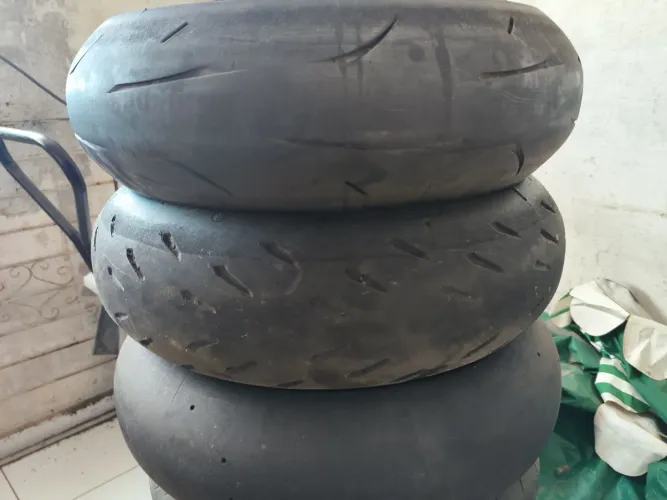 Pneus alta performance moto esportiva