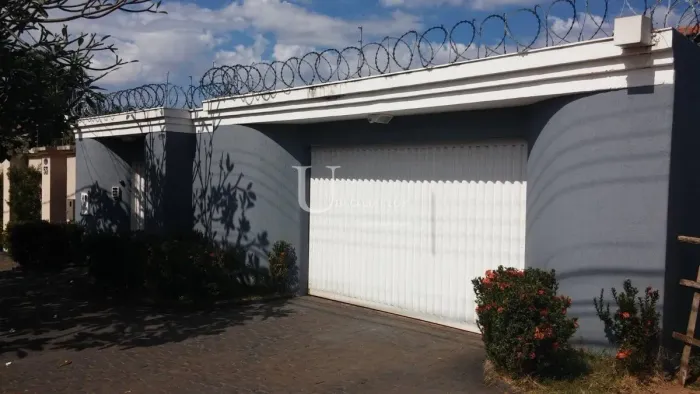 Casa Cidade Jardim 3/4 sendo 2 suítes - Escritório - Churrasqueira - Piscina 9035Udi