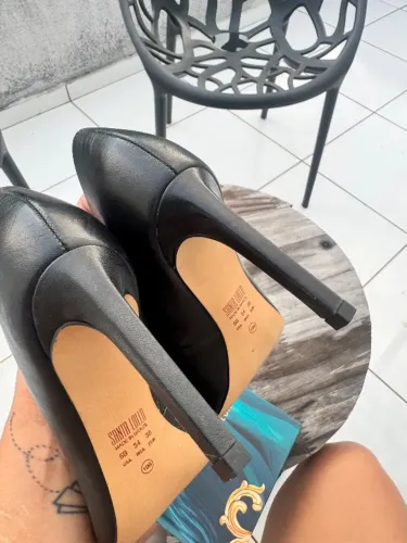 Vendo scarpin preto Santa Lola original! Usado apenas 2 vezes!