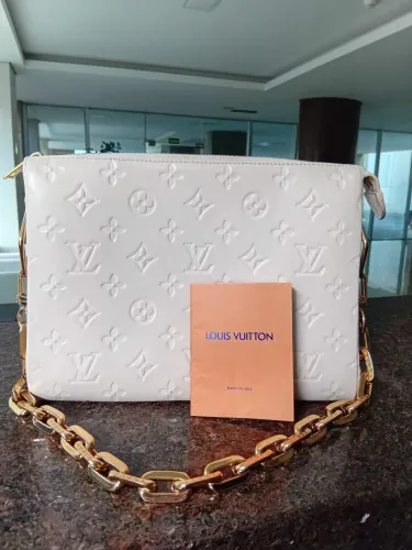 Bolsa de mão original Louis Vuitton.