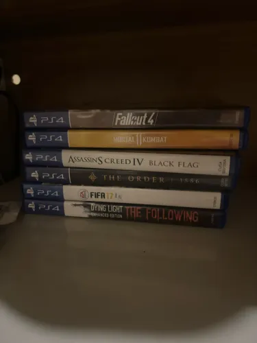 PlayStation 4 Slim 500GB + 8 Jogos - Perfeito Estado