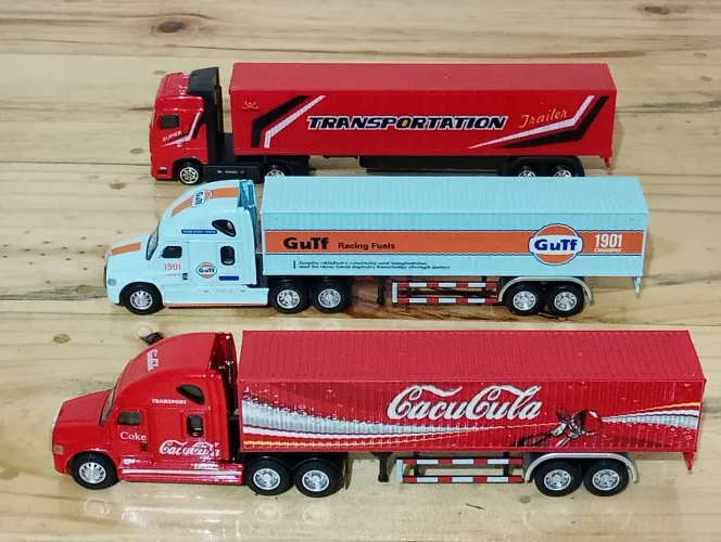 Miniatura caminhão carreta baú Americana 1:64