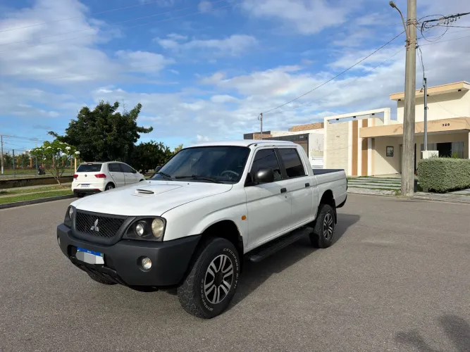 Mitsubishi L200 GL 2.5 4X4 CD Diesel 2012