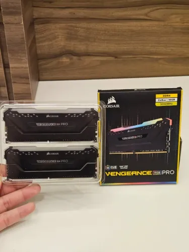 16 GB MEMÓRIA RAM DDR4 - 3200 MT/s / CL 16