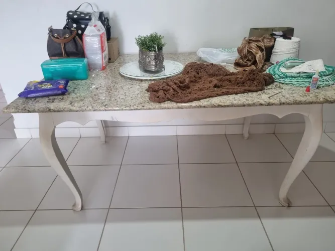 Mesa de mármore em boas condições 
