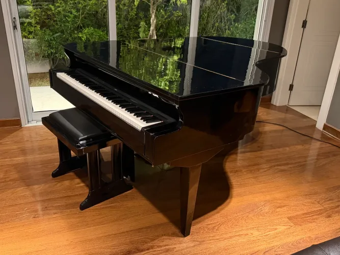 Piano digital P 115 Yamaha com caixaria de piano em MDF 