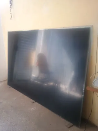 Porta de vidro de 10 milímetros obs: porta fixa Comprimento 2.28 Largura 1.46 Valor 1500