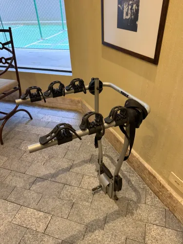 Transbike Thule com suporte para placa com luzes