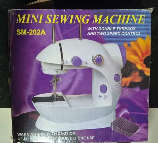 Mini Máquina de Costura
