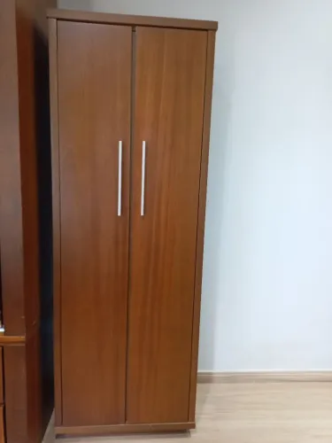 Sapateira em ótimo estado de conservação