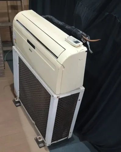 Ar condicionado Split piso teto usado - em ótimo estado . Acompanha controle remoto.