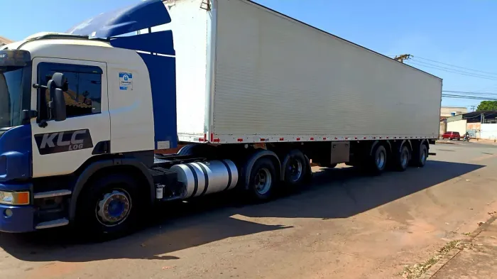 Scania 6x2 P360 automática + carreta Fachinni