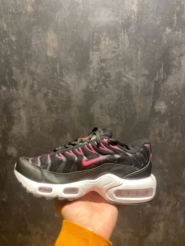 Tenis Nike Air Max Plus TN Preto e Rosa - Tam 35 BR