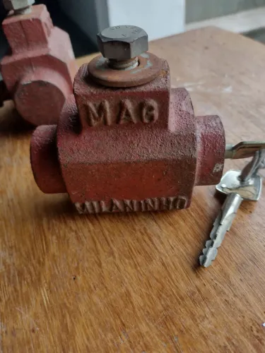 CADEADO PARA PORTA DE AÇO COM CHAVE TETRA.. 