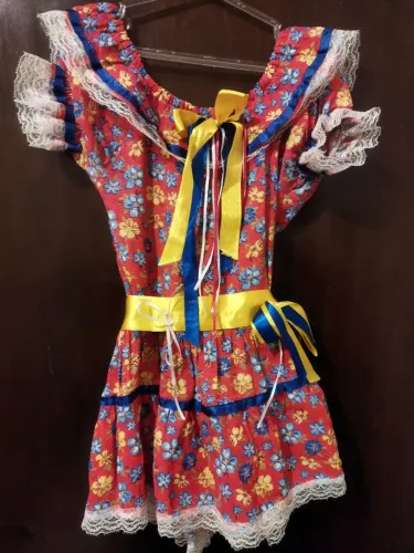 Vestido caipira infantil.