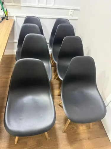 Cadeiras eames preta