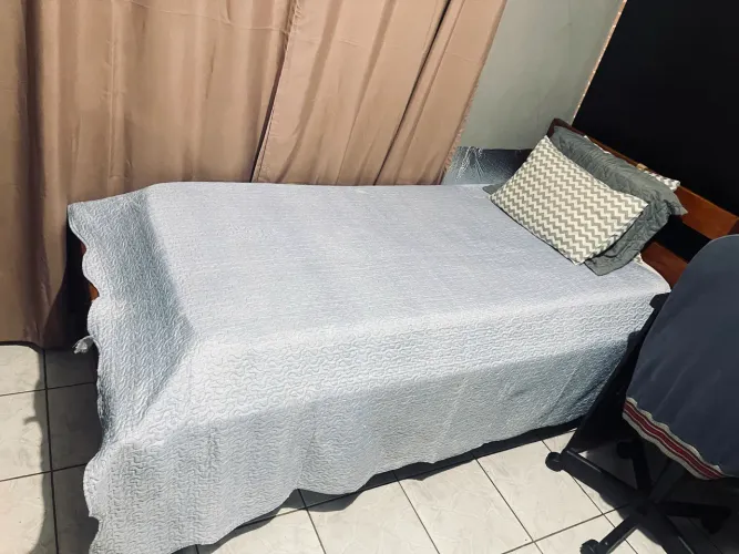 Cama de solteiro, estilo porteira BRINDE (COLCHÃO)