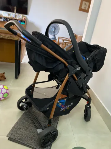 Carrinho de bebê + bebê conforto 