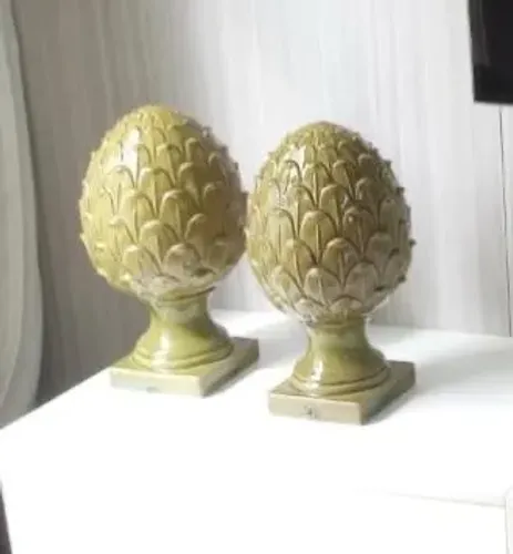 Duas pinhas decorativas grande 