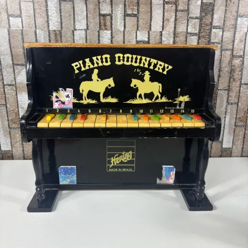 Antigo Piano Infantil em madeira Country Hering - anos 80