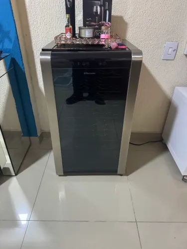 Adega climatizada eletrolux 32 garrafas 