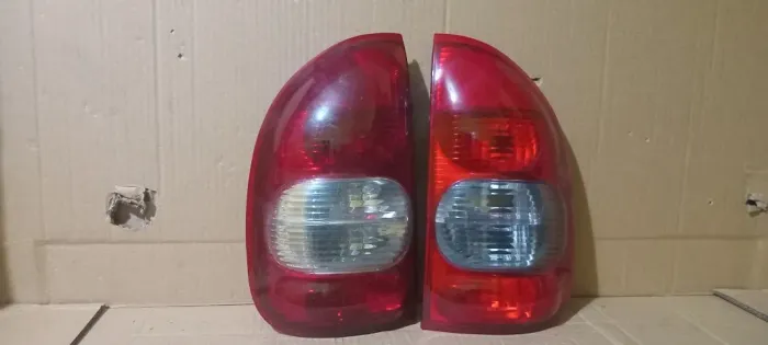 Par de lanterna Corsa hatch 2000