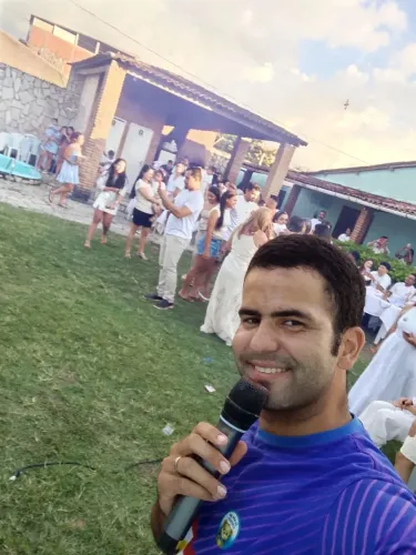 PROCURA-SE ANIMADOR DE FESTA