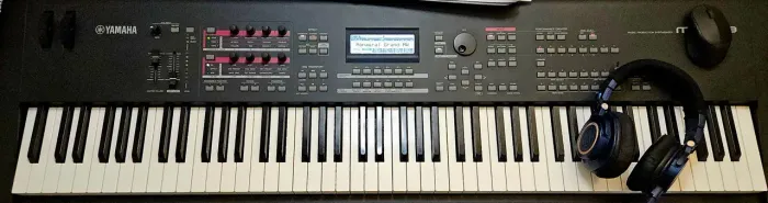 Yamaha MOX8 - seminovo