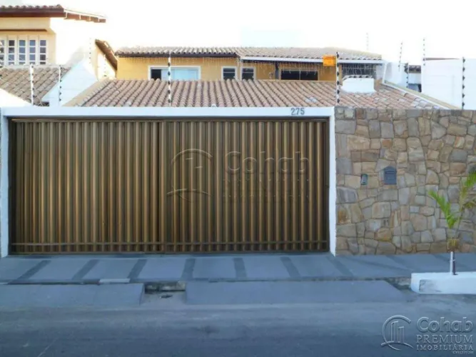 Casa à Venda na Coroa do Meio Reformada e Espaçosa