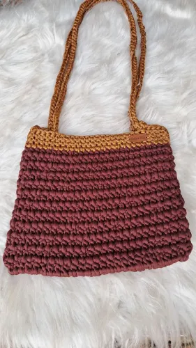 Bolsa de crocre na cor marrom com alças  dourada
