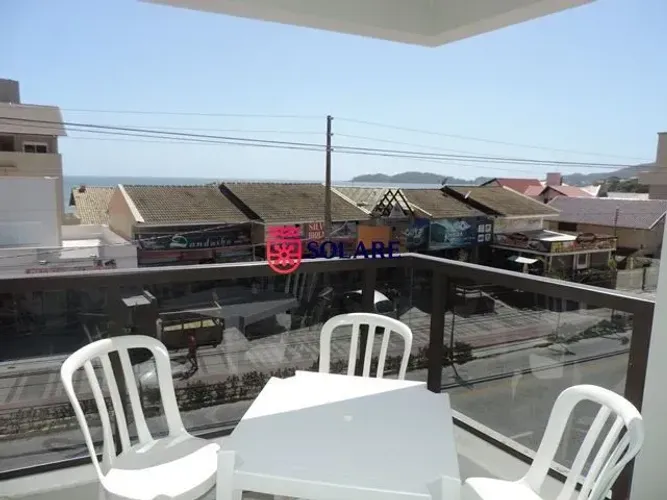Apto a 50m da praia de Bombas para 6 pessoas