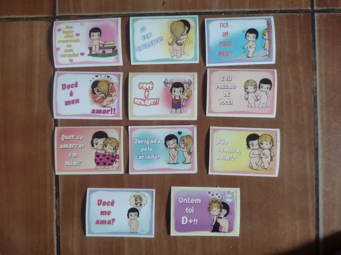Figurinhas e cartões Amar é antigos