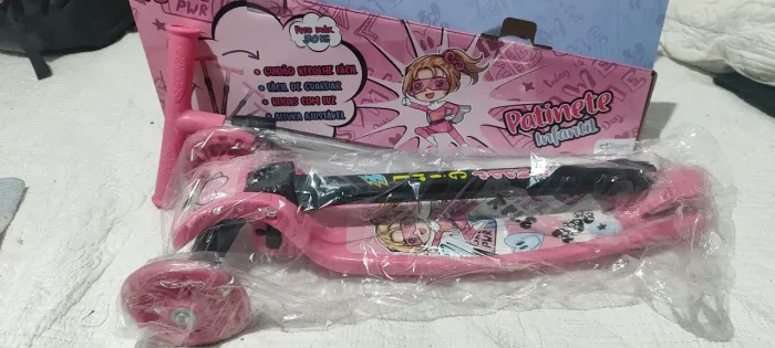 Vendo patinete novo nunca usado com luzes na roda, motivo da venda comprei o modelo errado