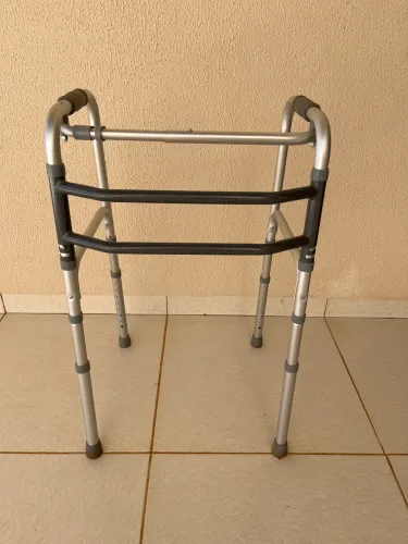 Andador dobrável