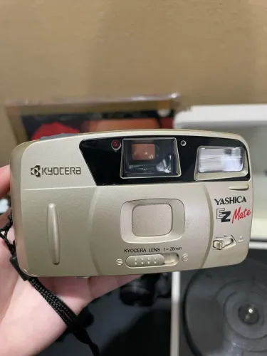 Camera Analógica Yashica EZ Mate