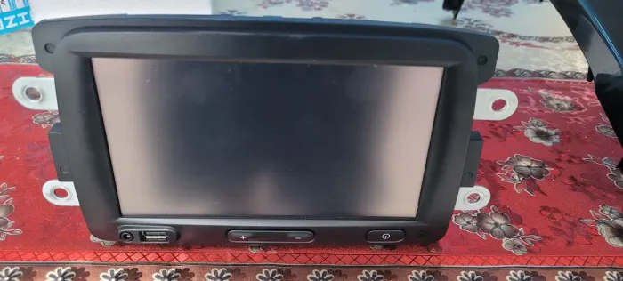 Multimídia MIDIA NAV e Moldura painel duster 2019