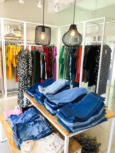 VENDO ESTRUTURA/MÓVEIS COMPLETA PARA LOJA - OPORTUNIDADE!