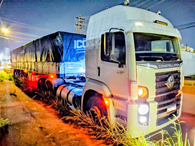 Vendo um conjunto Constellation 19-320 + carreta faccine 2013