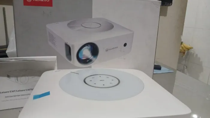 PROJETOR VANKYO LEISURE E30T NOVO NA CAIXA ? ?