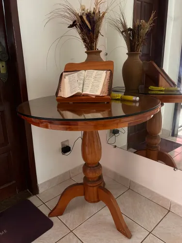 Mesa de madeira maciça