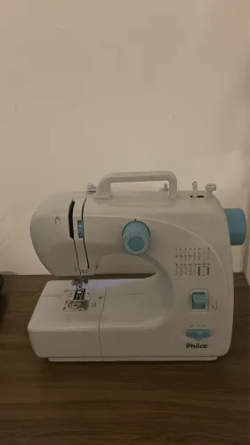 Máquina de Costura Philco Semi Nova - Pouco Uso - Completa