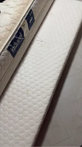 Cama de solteiro com auxiliar