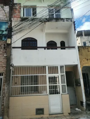 Alugo casa 1 andar na travessa passos excelente localização. Água e luz não inclusos