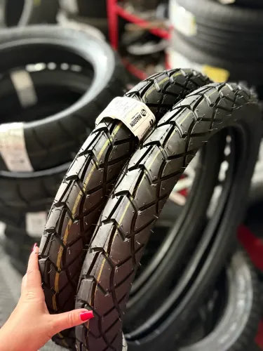 01 pneu Maggion Viper 90/90/19