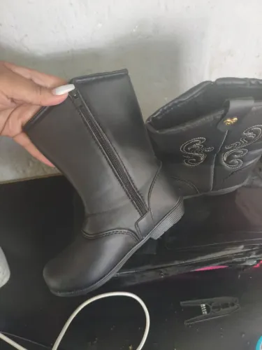 Bota infantil menina tamanho 27 usada somente 1 vez 