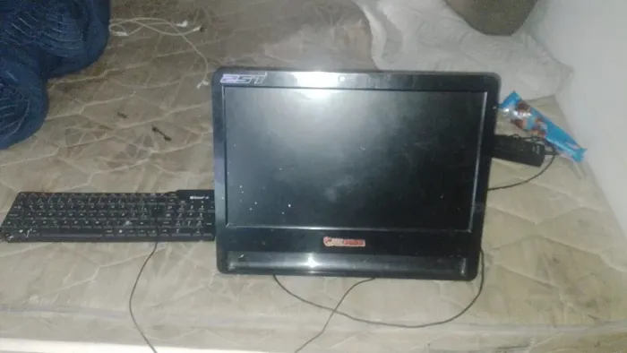 Vendo computador (tem que formatar)