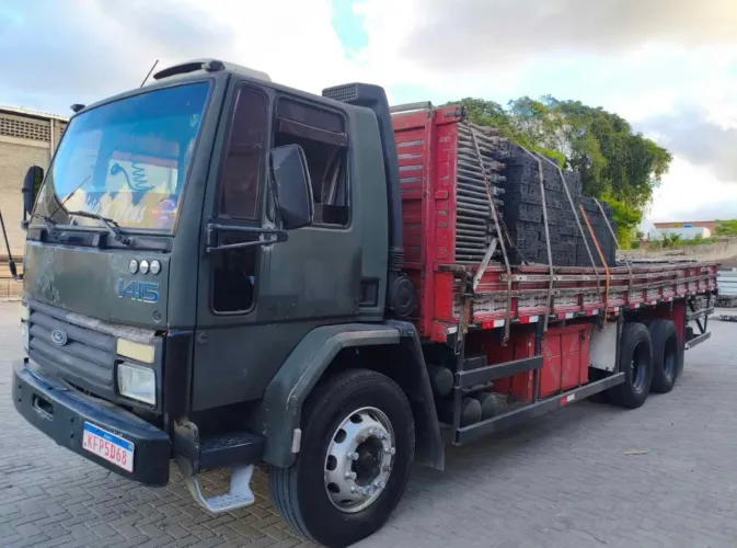 Ford cargo 1415 Truk com carroceria
