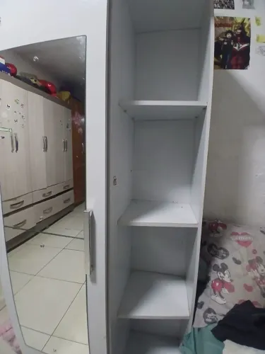 Guarda roupas de solteiro